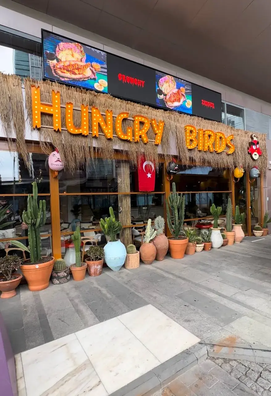 Hungry Birds Maslak 1453 şubesinin dışarıdan görünümü