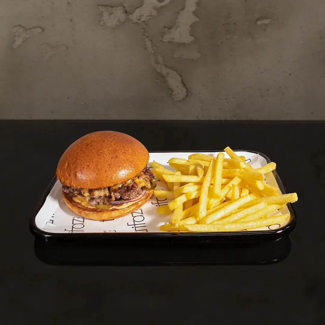 Trifaz Sanayi smash burger ve patates tepsisi